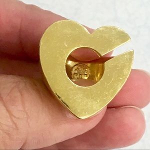 Gorgeous Tory Burch Corazón ring!